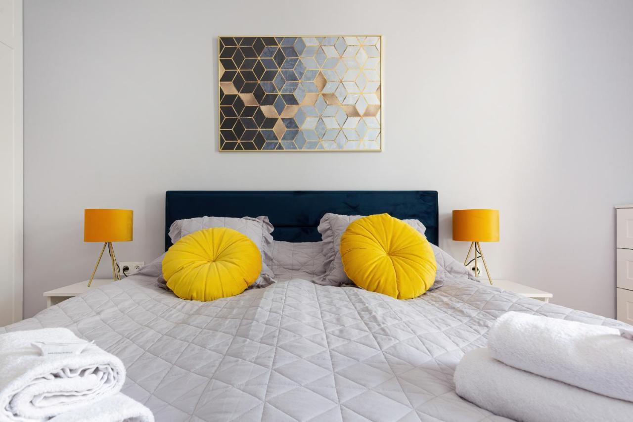 Apartament Dom Przy Okrzei By Renters Prestige ワルシャワ エクステリア 写真